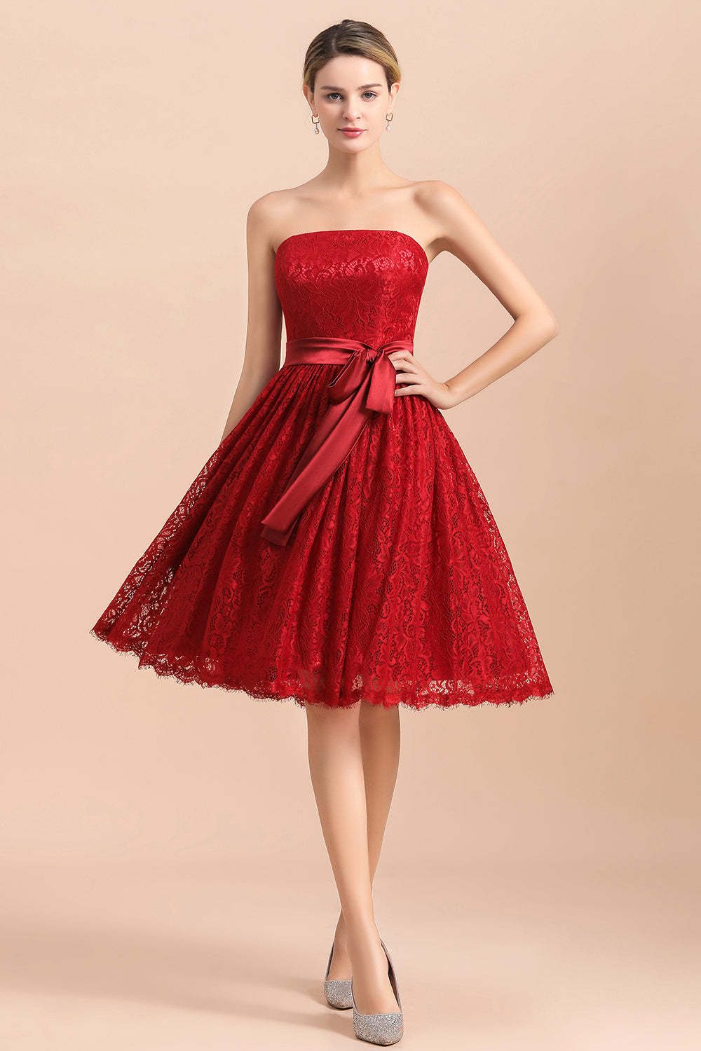 Pretty Strapless Red Lace Bridesmaid dresses Sleeveless Short Wedding Party Dress with Sash