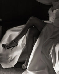 Simple Long Ivory V-neck A-line Sleeveless Wedding Dress With Slit