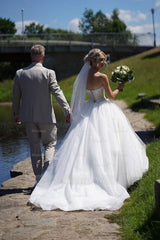 Simple Princess Long A-line Sleeveless Wedding Dresses With Lace