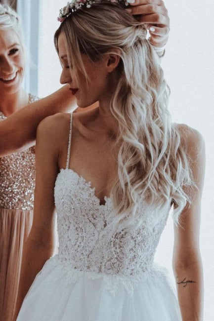 Simple lace wedding dress hotsell