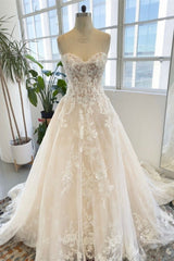 Sleeveless Floor Length Garden Strapless Tulle Lace Wedding Dress with Appliques
