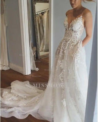 Spaghetti Strap V Neck Beach Court Train Tulle Elegant Wedding Dresses with Lace