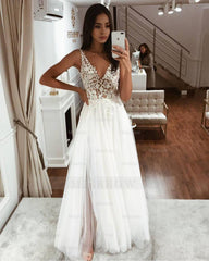 V-Neck Sleeveless Lace Tulle Beach Wedding Dress