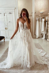 Wonderful Spaghetti Straps Appliques Tulle A-Line Wedding Dresses
