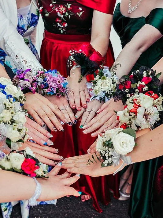 Nails for Gorgeous Prom Dresses