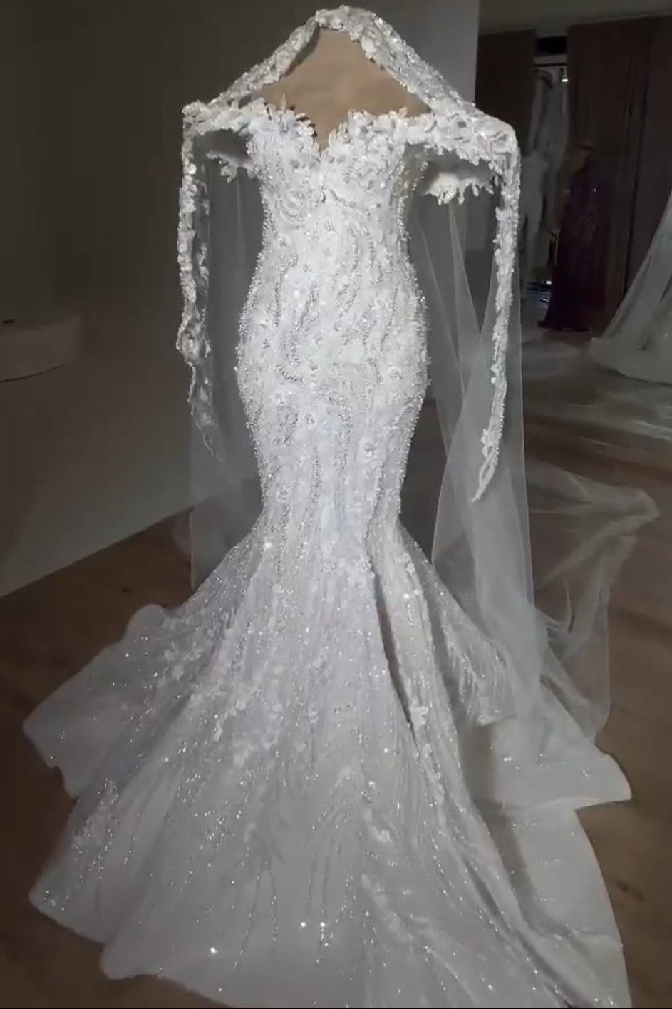 Sweetheart 3D Floral Applique Rhinestone Lace-Up Mermaid Wedding Dress with Train