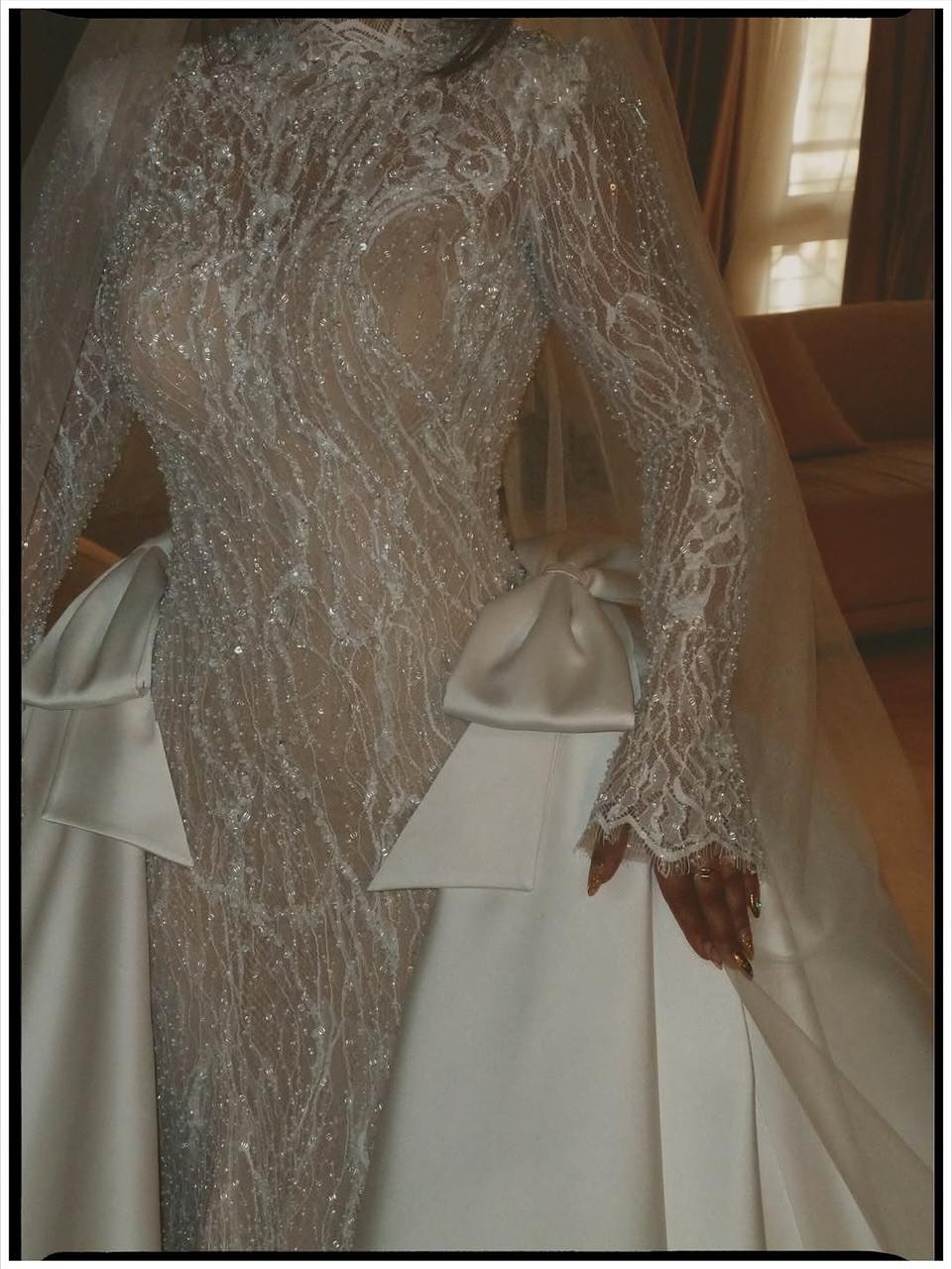 Luxury White Long Mermaid Lace Glitter Wedding Dress With Long Sleeves and Detachable Train