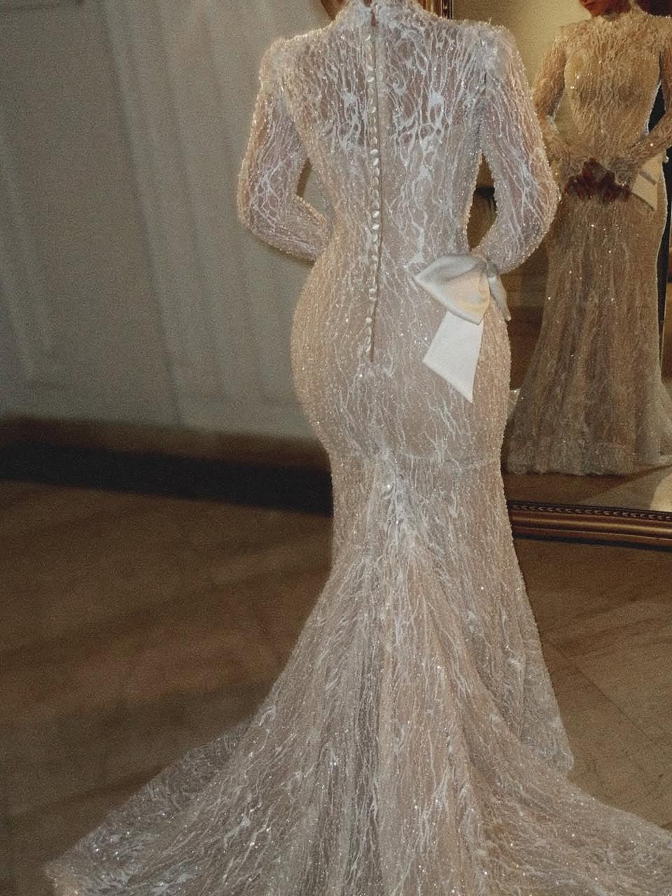 Luxury White Long Mermaid Lace Glitter Wedding Dress With Long Sleeves and Detachable Train