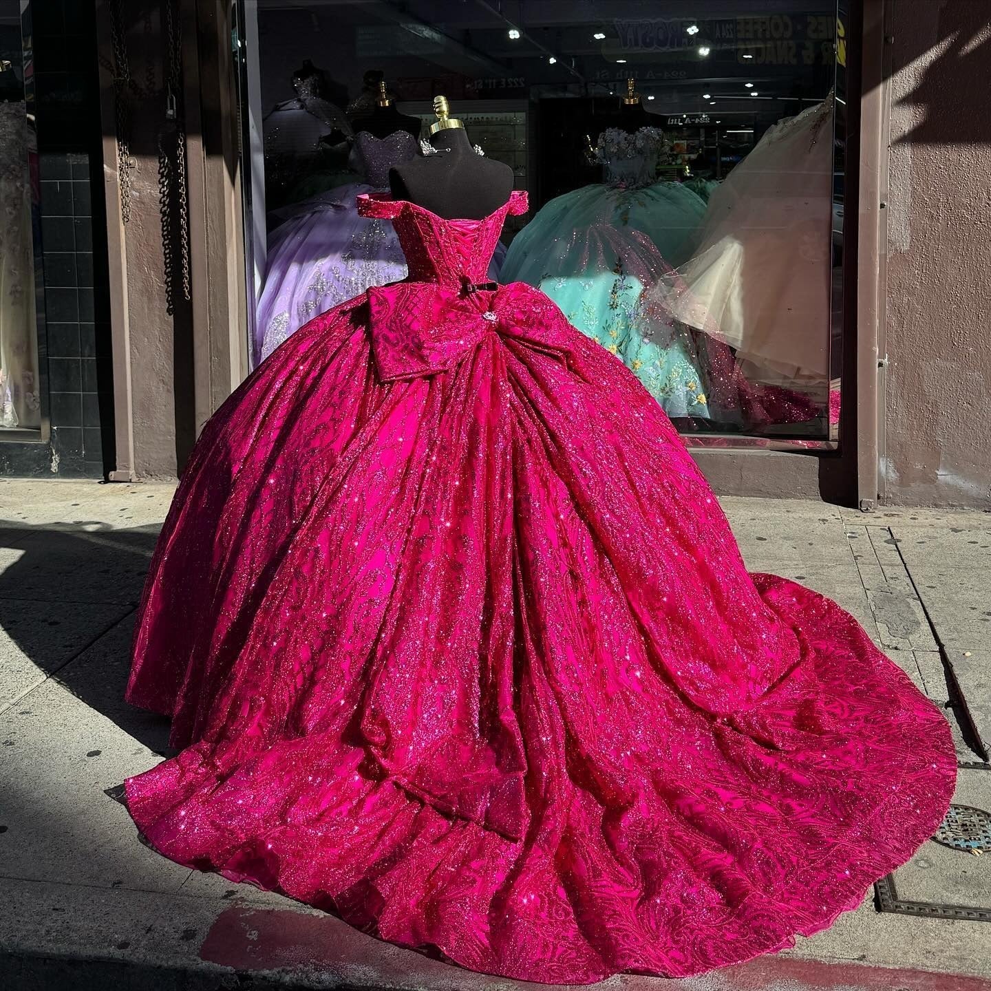Misshow Off-Shoulder Ball Gown Sweetheart Neckline Hot Pink Tulle Quinceanera Dress for Princess Evening & Sweet 16 Parties