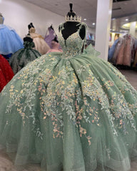 Misshow Exquisite Mint Green Ball Gown V-Neck Spaghetti Strap Lace Applique Quinceanera Dress for Sweet 16 & Princess Parties