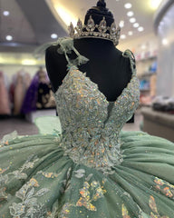 Misshow Exquisite Mint Green Ball Gown V-Neck Spaghetti Strap Lace Applique Quinceanera Dress for Sweet 16 & Princess Parties