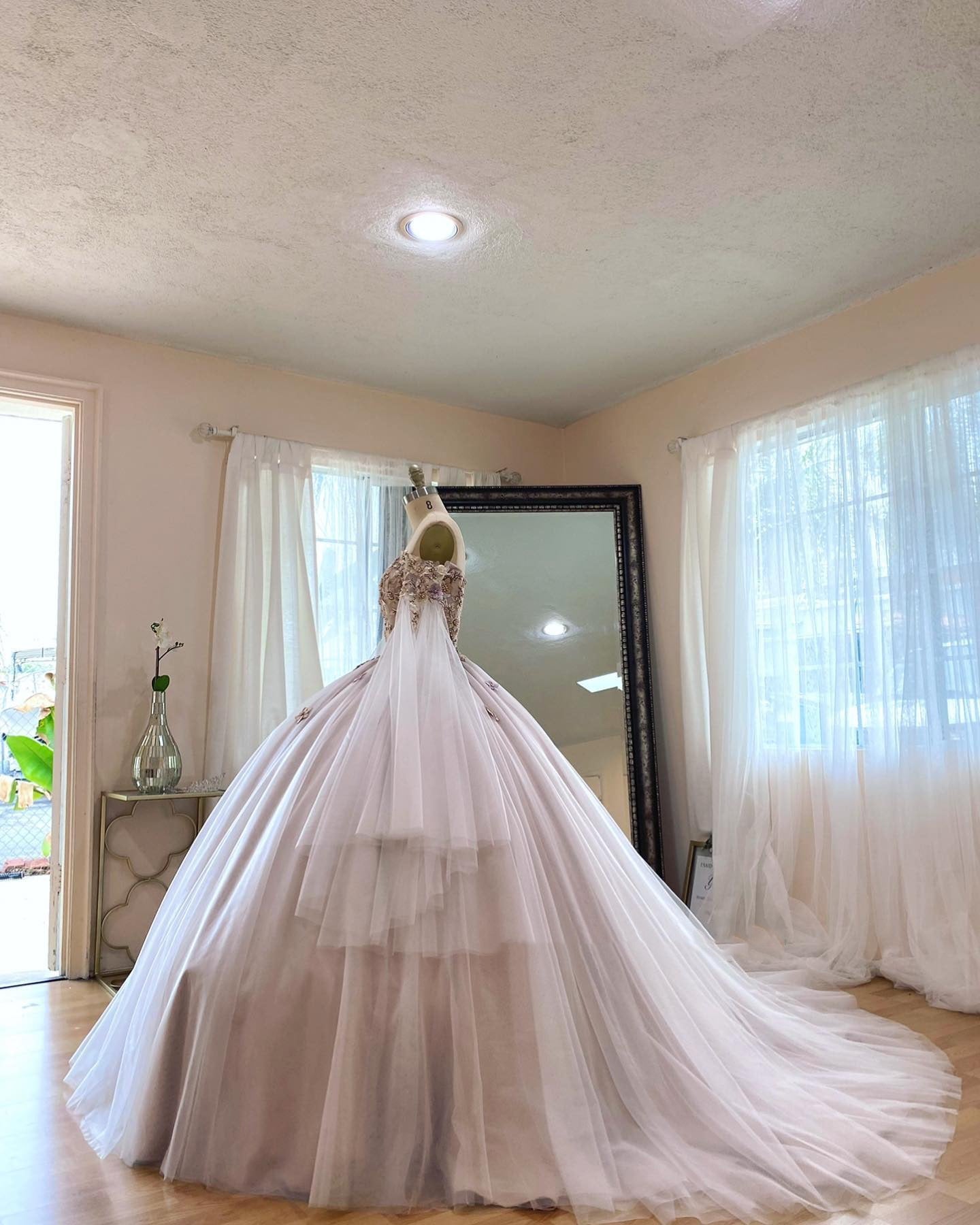 Misshow Exquisite Off-Shoulder Ball Gown with Floral Appliques Long-Sleeve Tulle Quinceanera Dress for Sweet 16