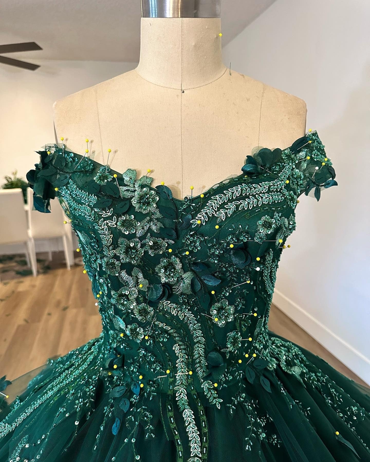Misshow Exquisite Emerald Green Ball Gown Off-Shoulder Lace Applique Tiered Tulle Skirt with Sweep Train for Quinceanera & Sweet 16