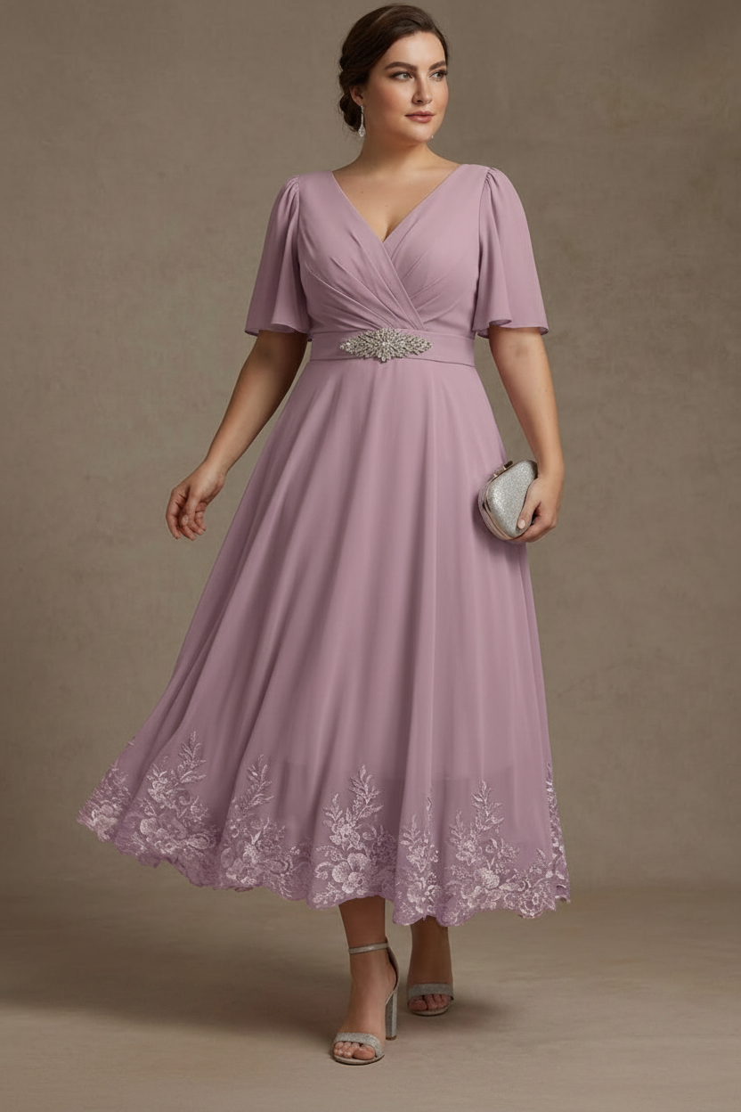 A-Line/Princess V Neck Plus Size Mother of the Bride Dresses Short Sleeves Chiffon Lace Tea Length with Sash
