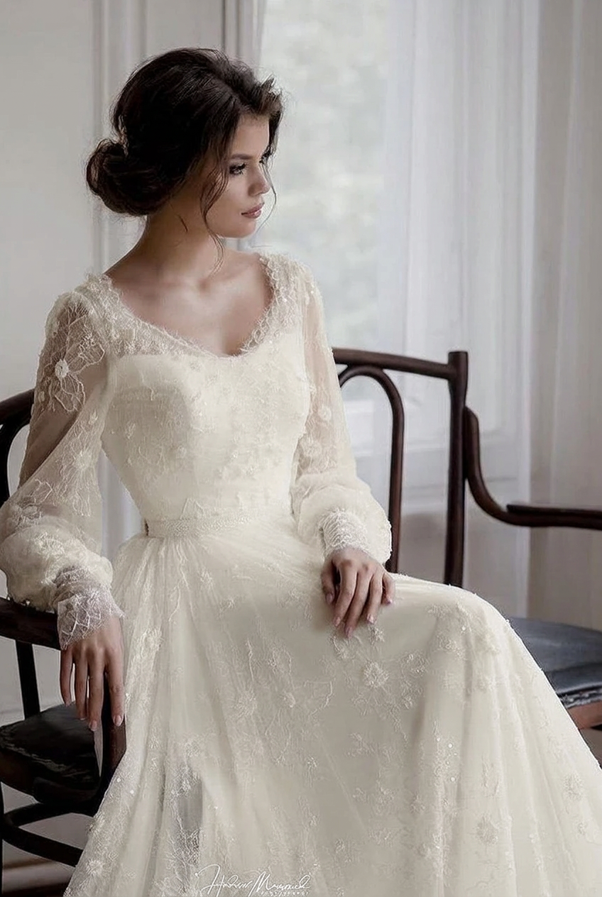 Ivory sweetheart applique A-line wedding dress