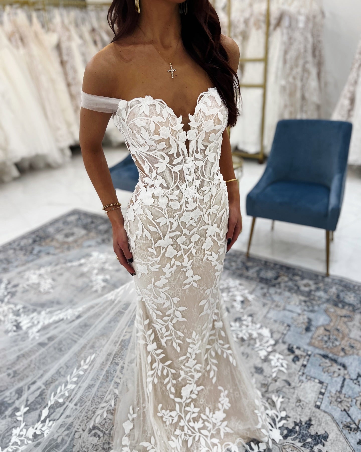 Beautiful Long Mermaid Off-the-shoulder Appliques Sleeveless Wedding Dress With Lace
