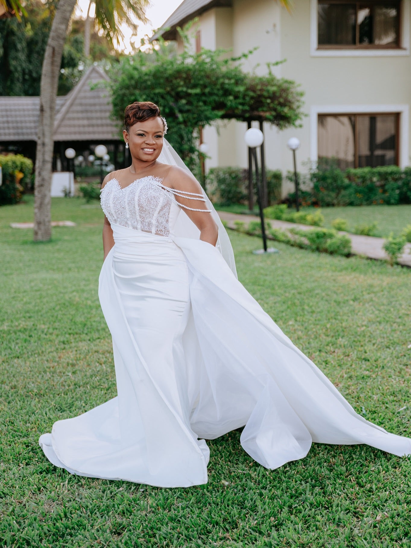 Beautiful Long White Beaded Mermaid Sleeveless Wedding Dress with Detachable Train