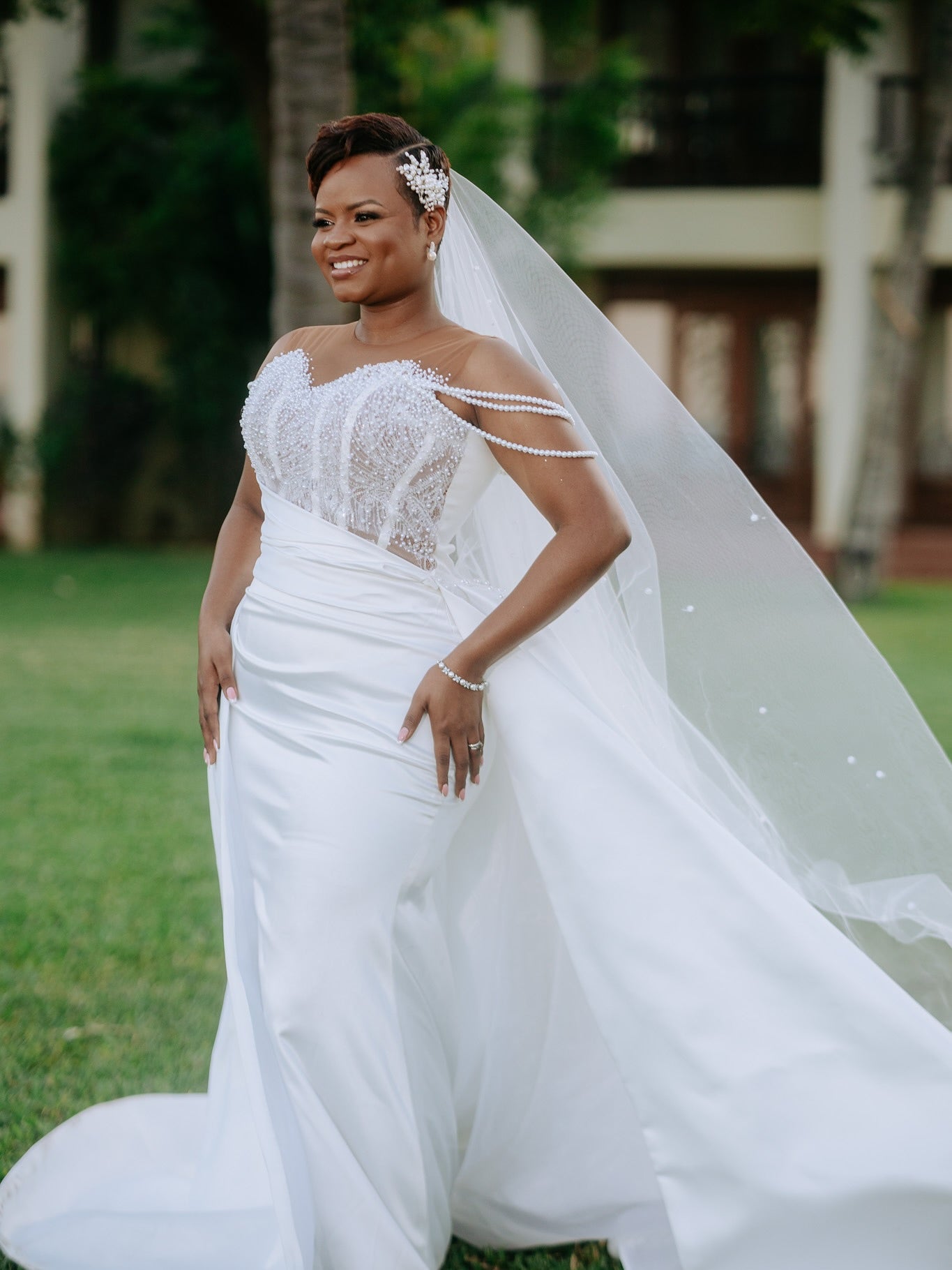 Beautiful Long White Beaded Mermaid Sleeveless Wedding Dress with Detachable Train