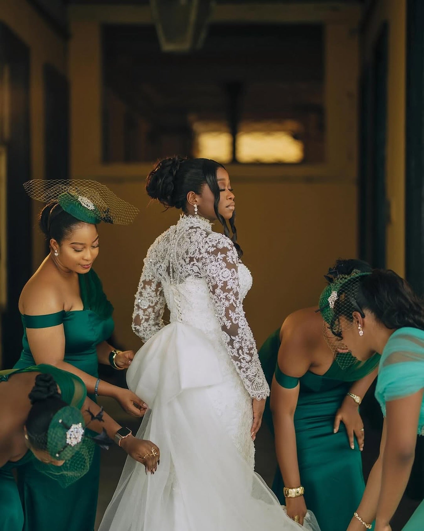 Beautiful Long White Mermaid Lace Long Sleeves Wedding Dress with Bow