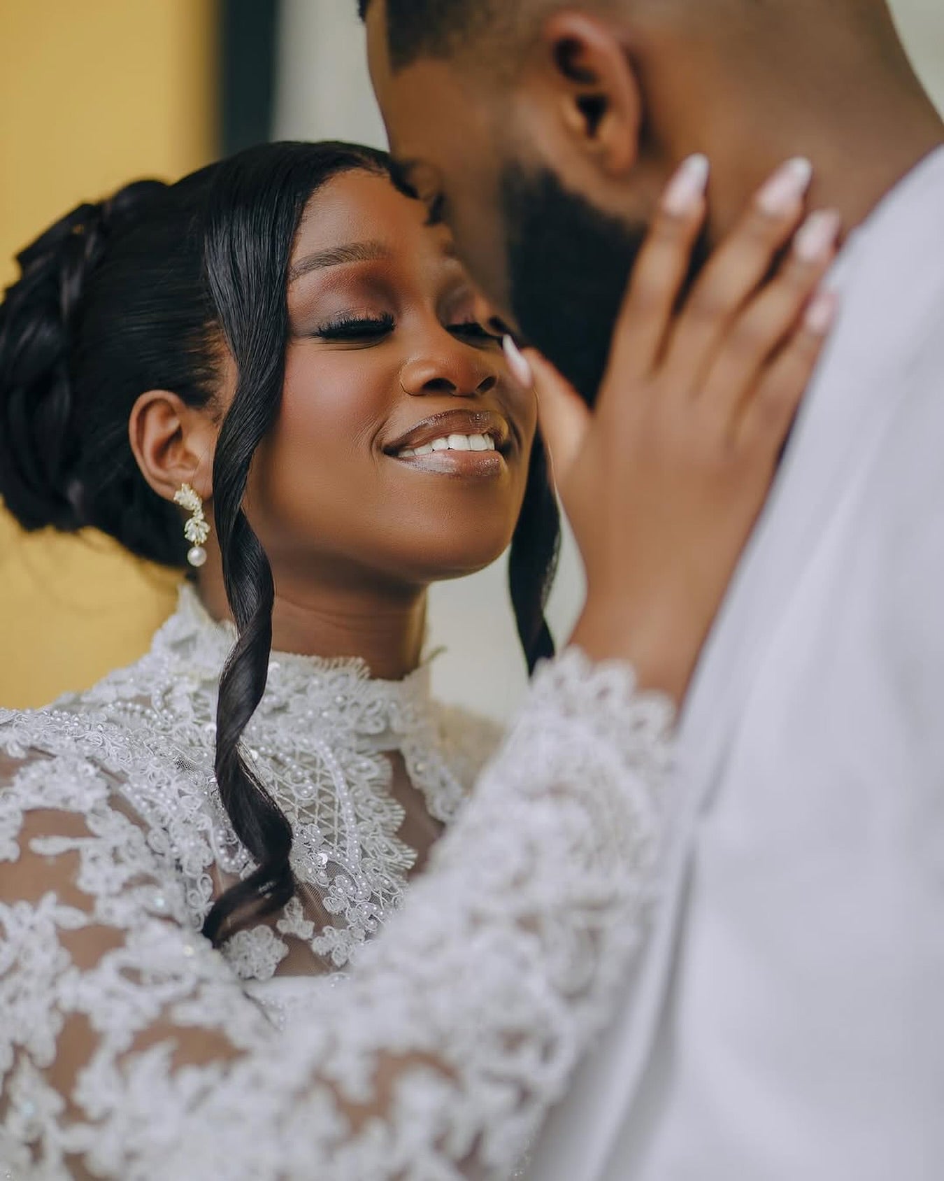 Beautiful Long White Mermaid Lace Long Sleeves Wedding Dress with Bow