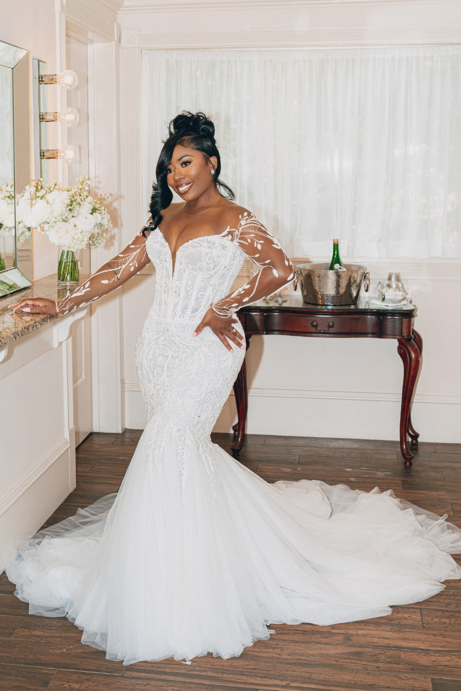 Beautiful Long White Mermaid Lace Tull Wedding Dress with Long Sleeves
