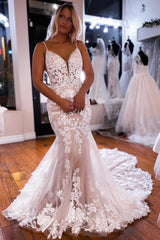 Beautiful White Mermaid V-Neck Spaghetti Strap Lace Sleeveless Backless Cathedral Train Tulle Wedding Dresses With Appliques