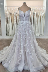 Beautiful White Spaghetti Strap A-Line V-Neck Sleeveless Backless Long Tulle Wedding Dresses With Appliques
