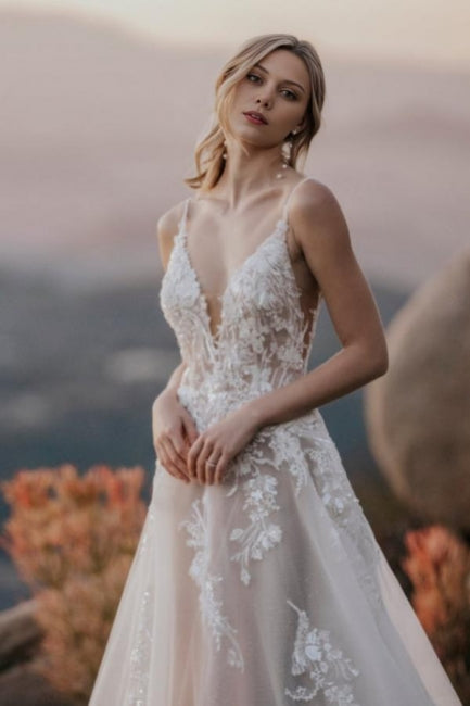 Beautiful White V-Neck Spaghetti Strap A-Line Sleeveless Tulle Wedding Dresses With Appliques