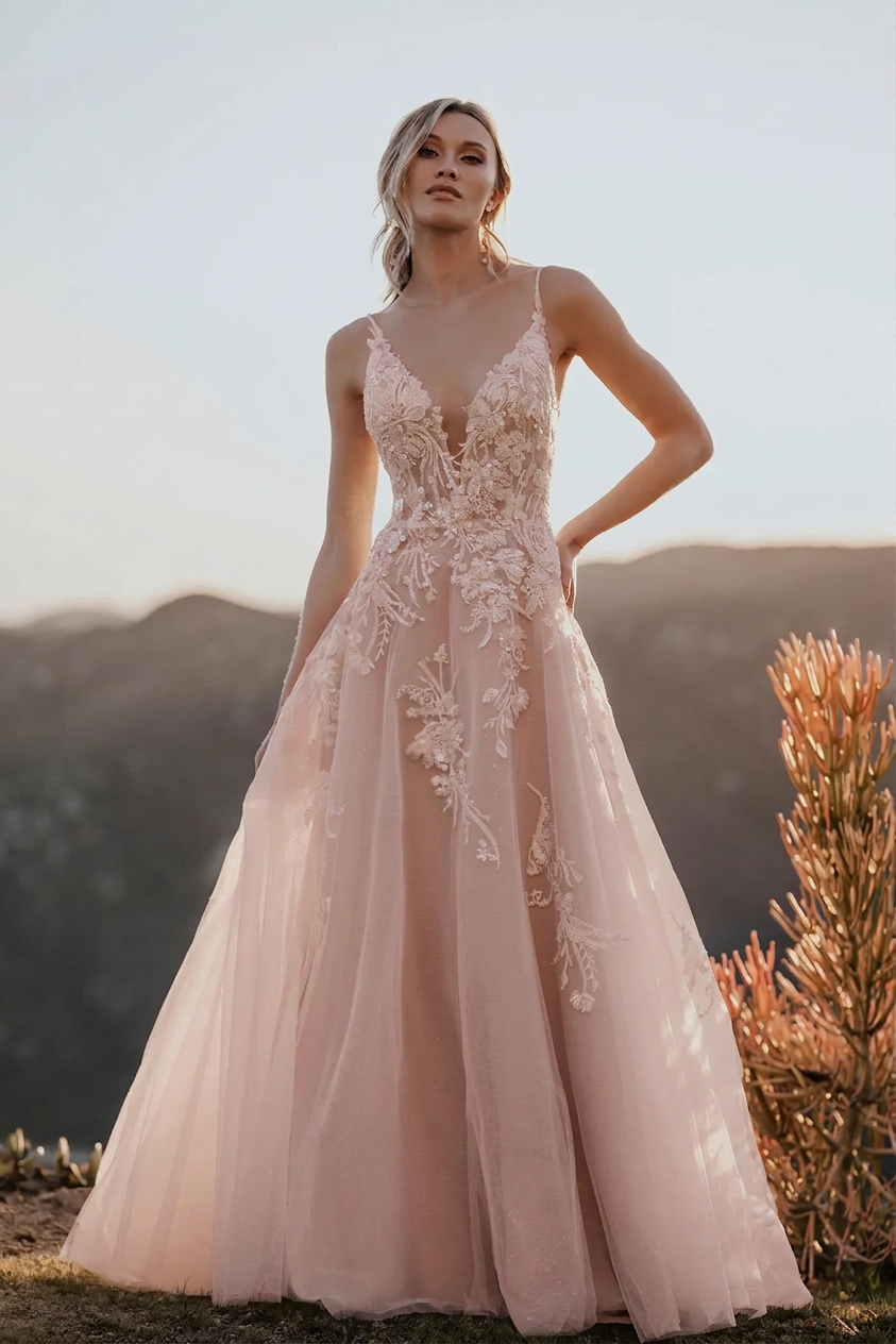 Beautiful White V-Neck Spaghetti Strap A-Line Sleeveless Tulle Wedding Dresses With Appliques