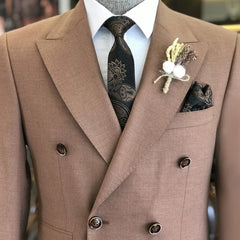 Bespoke Light Coffee Double-Breasted Peaked Lapel Prom Suit