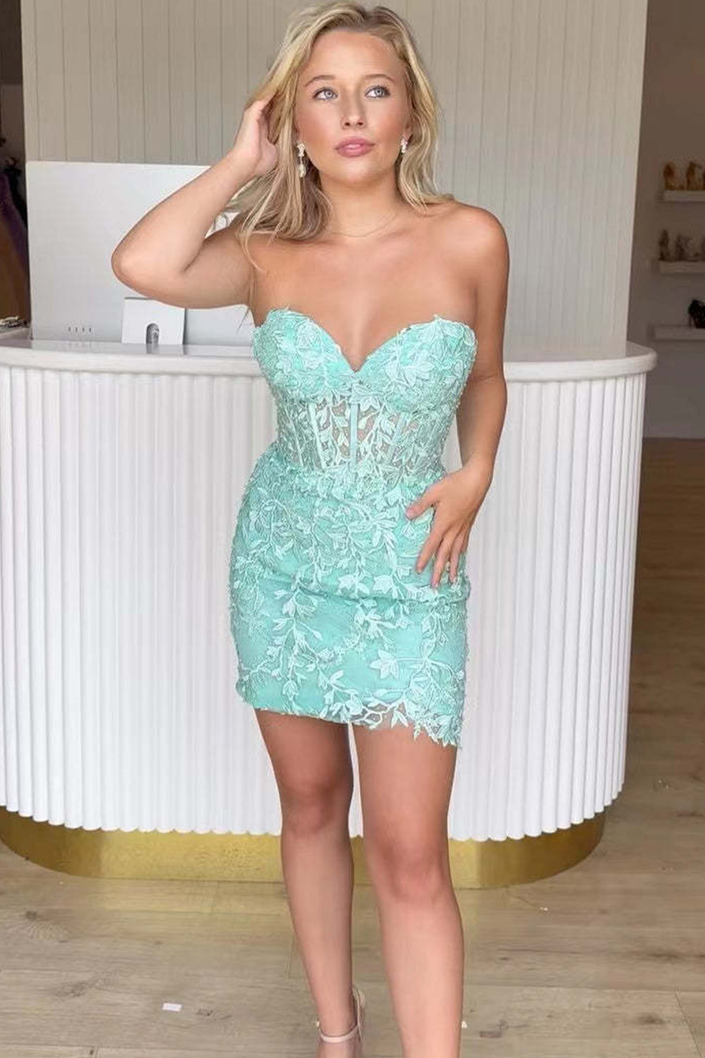 Bodycon Sweetheart Pink Corset Homecoming Dress with Appliques