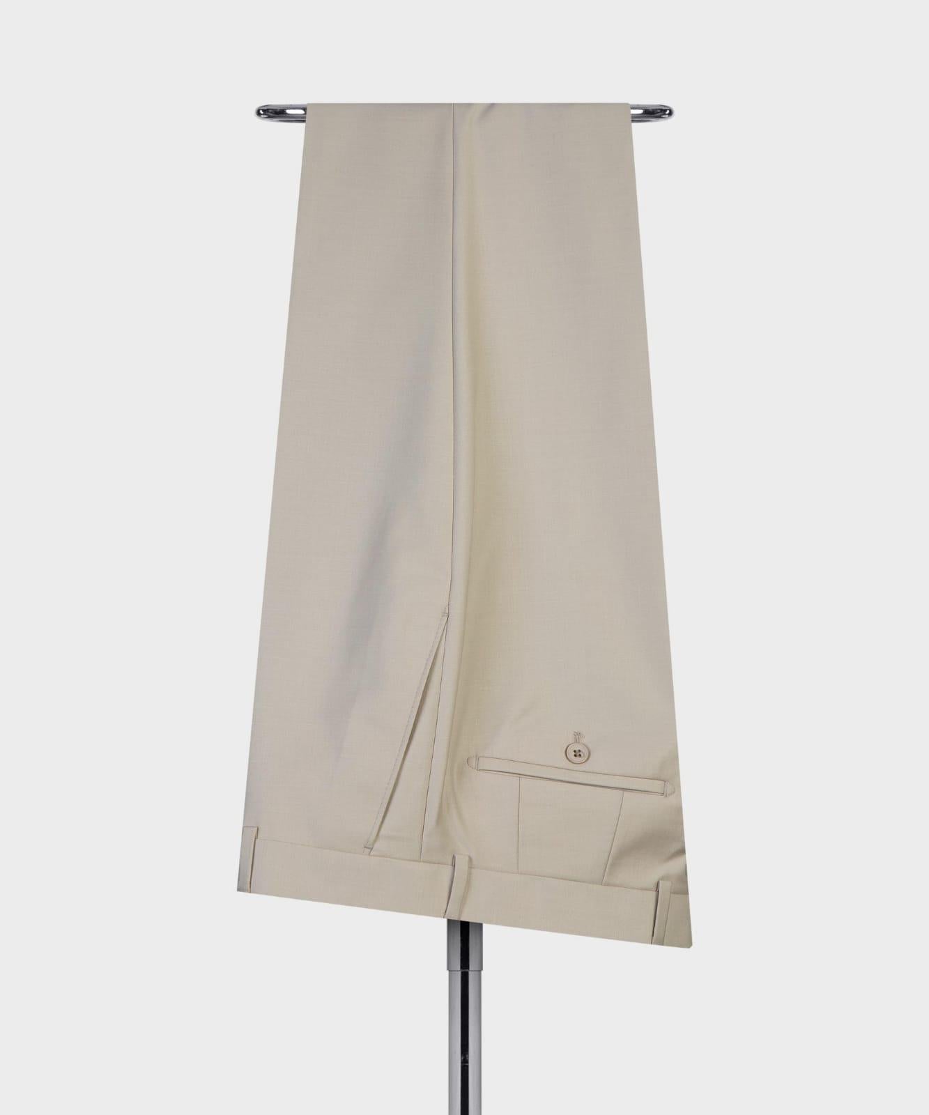 Champagne Contemporary Double Breasted Peak Lapel Men’s Suits