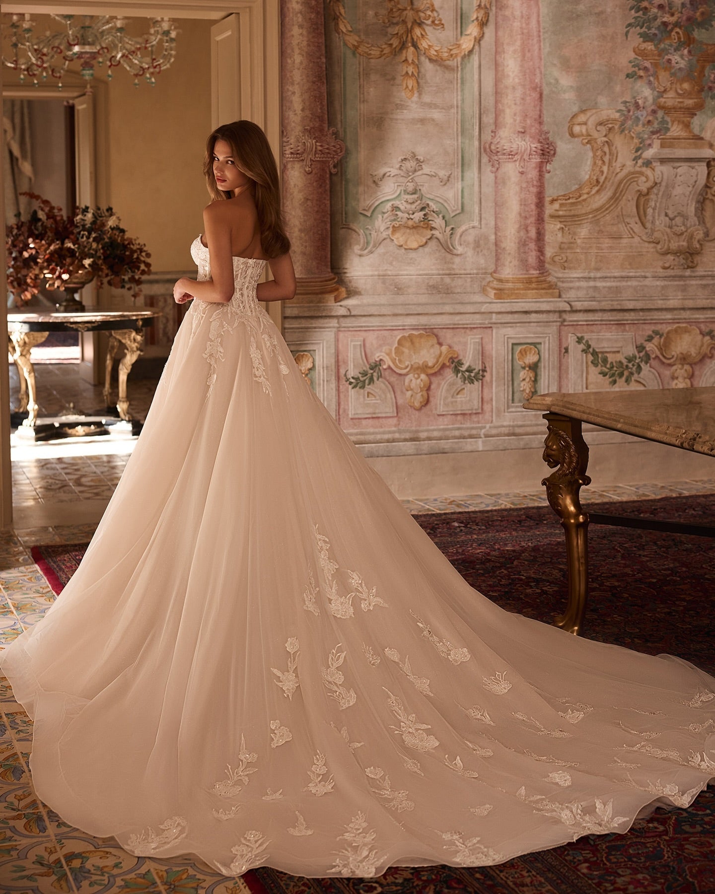 Champagne Tulle A-Line Wedding Dress Strapless Sweetheart Floral Lace Appliqué Cathedral Train Bridal Gown