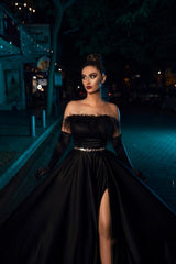 Charming Black A-Line Strapless Sleeveless Long Satin Split Front Evening Dresses With Feathers And Sash