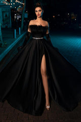 Charming Black A-Line Strapless Sleeveless Long Satin Split Front Evening Dresses With Feathers And Sash