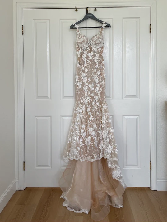 Charming Long Ivory Mermaid Sleeveless Lace Wedding Dress