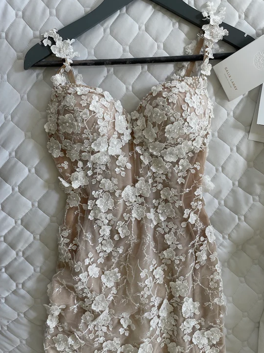 Charming Long Ivory Mermaid Sleeveless Lace Wedding Dress