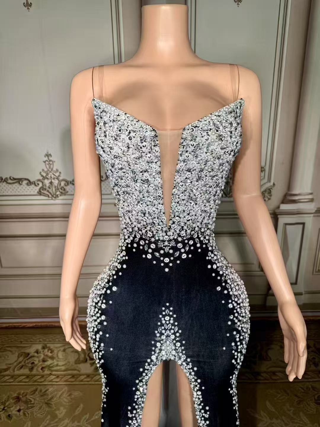 Charming Mermaid V-Neck Spaghetti Strap Beaded Sleeveless Front Slit Long Velour Evening Dresses With Pearls