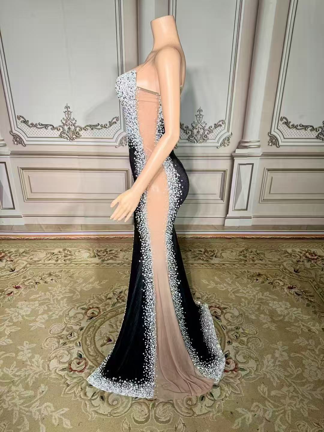Charming Mermaid V-Neck Spaghetti Strap Beaded Sleeveless Front Slit Long Velour Evening Dresses With Pearls