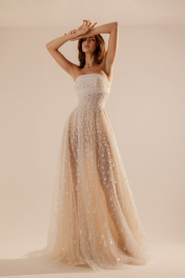 Charming Tulle Strapless Sleeveless Long Formal Dress With Beading