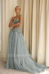 Charming Tulle Strapless Sleeveless Long Formal Dress With Pleated