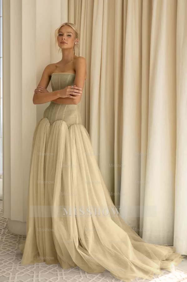 Charming Tulle Strapless Sleeveless Long Formal Dress With Pleated