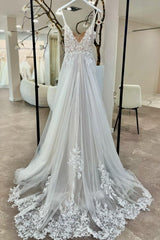 Charming White V-Neck Spaghetti Strap A-Line Sleeveless Lace Sequined Long Tulle Wedding Dresses With Appliques