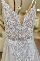 Charming White V-Neck Spaghetti Strap A-Line Sleeveless Lace Sequined Long Tulle Wedding Dresses With Appliques