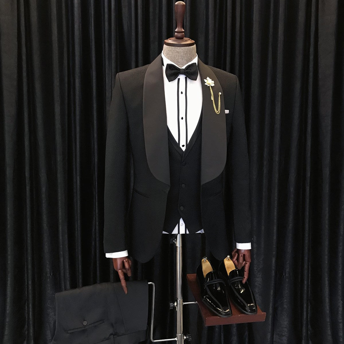 Chic Black Three-Piece Shawl Lapel Wedding Men’s Suit