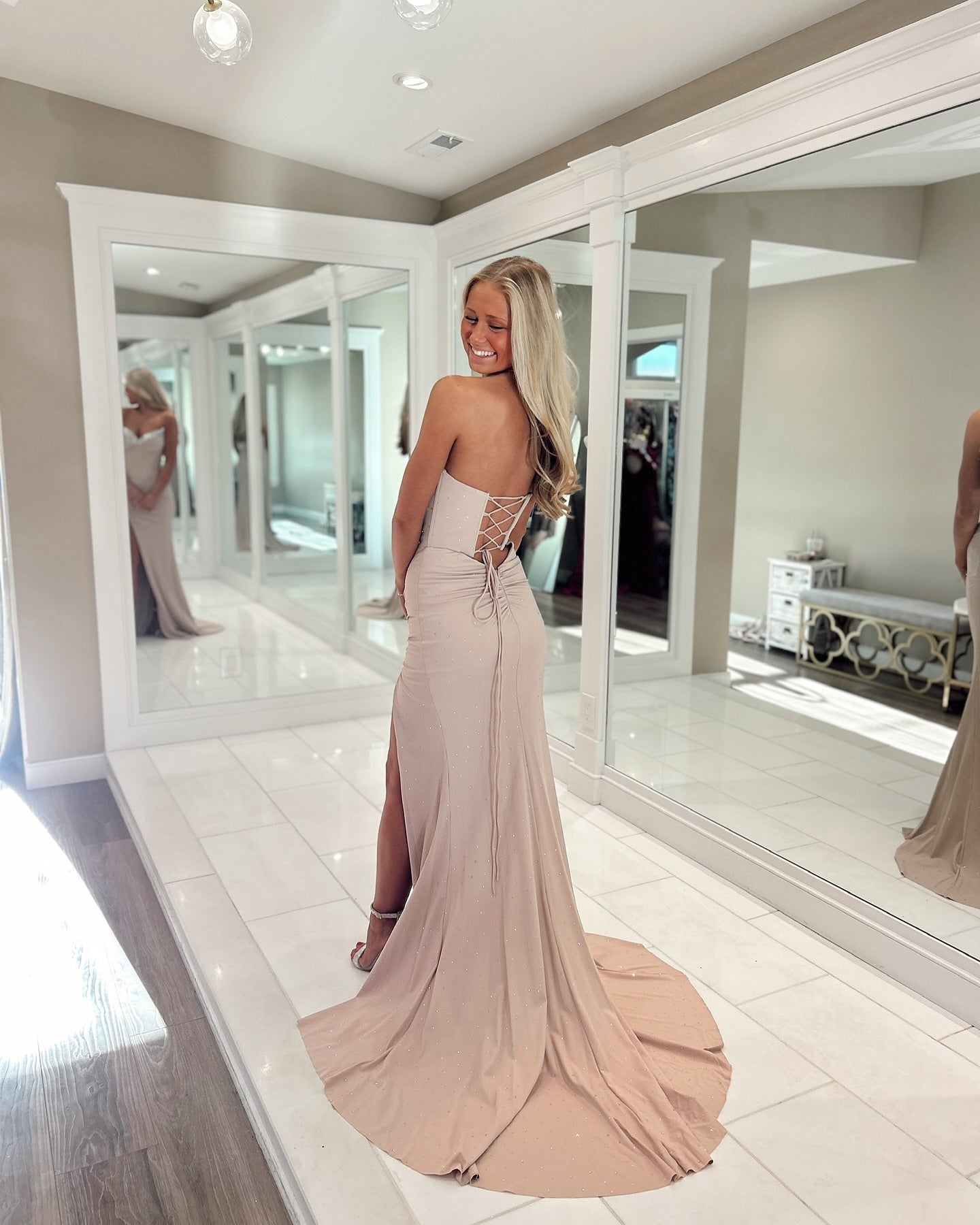 Chic Long Pearl Pink Sweetheart Sleeveless Column Prom Dress with Rhinestones and Slit