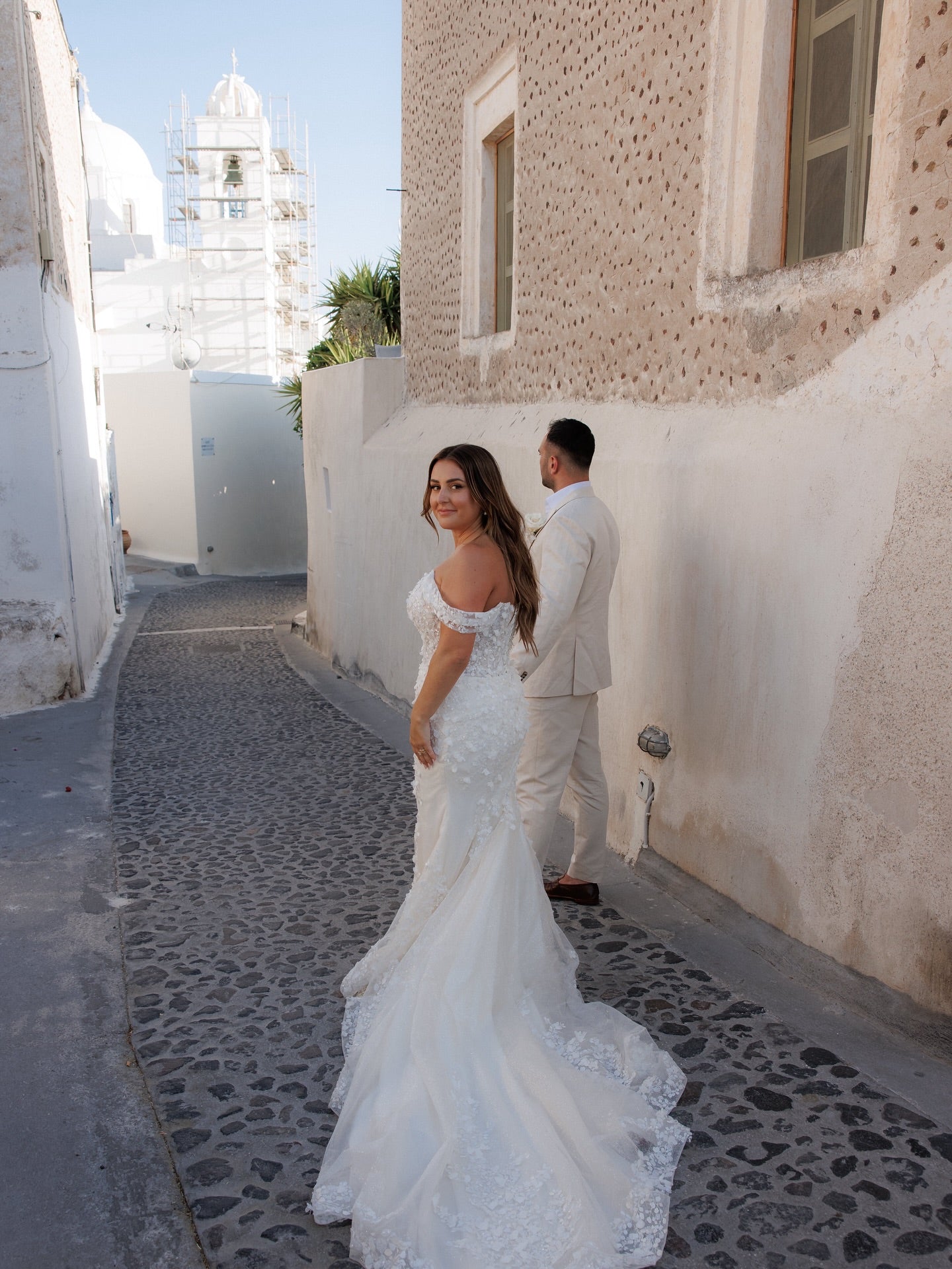 Chic White Mermaid Sweetheart Off-The-Shoulder Sleeveless Sweep Train Tulle Wedding Dress With Appliques