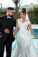 Chic White Mermaid Sweetheart One-Shoulder Sleeveless Sequined Lace Panel Train Satin Wedding Dresses With Appliques