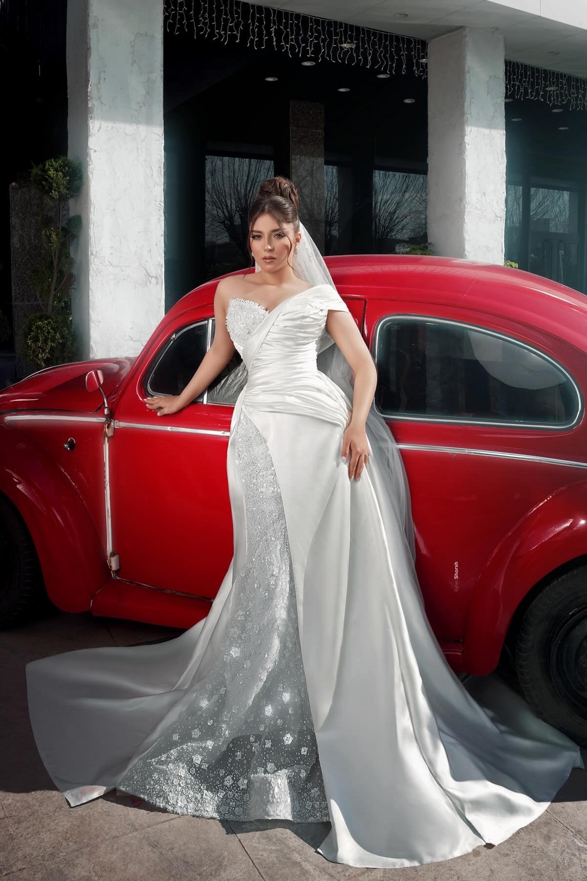 Chic White Mermaid Sweetheart One-Shoulder Sleeveless Sequined Lace Panel Train Satin Wedding Dresses With Appliques