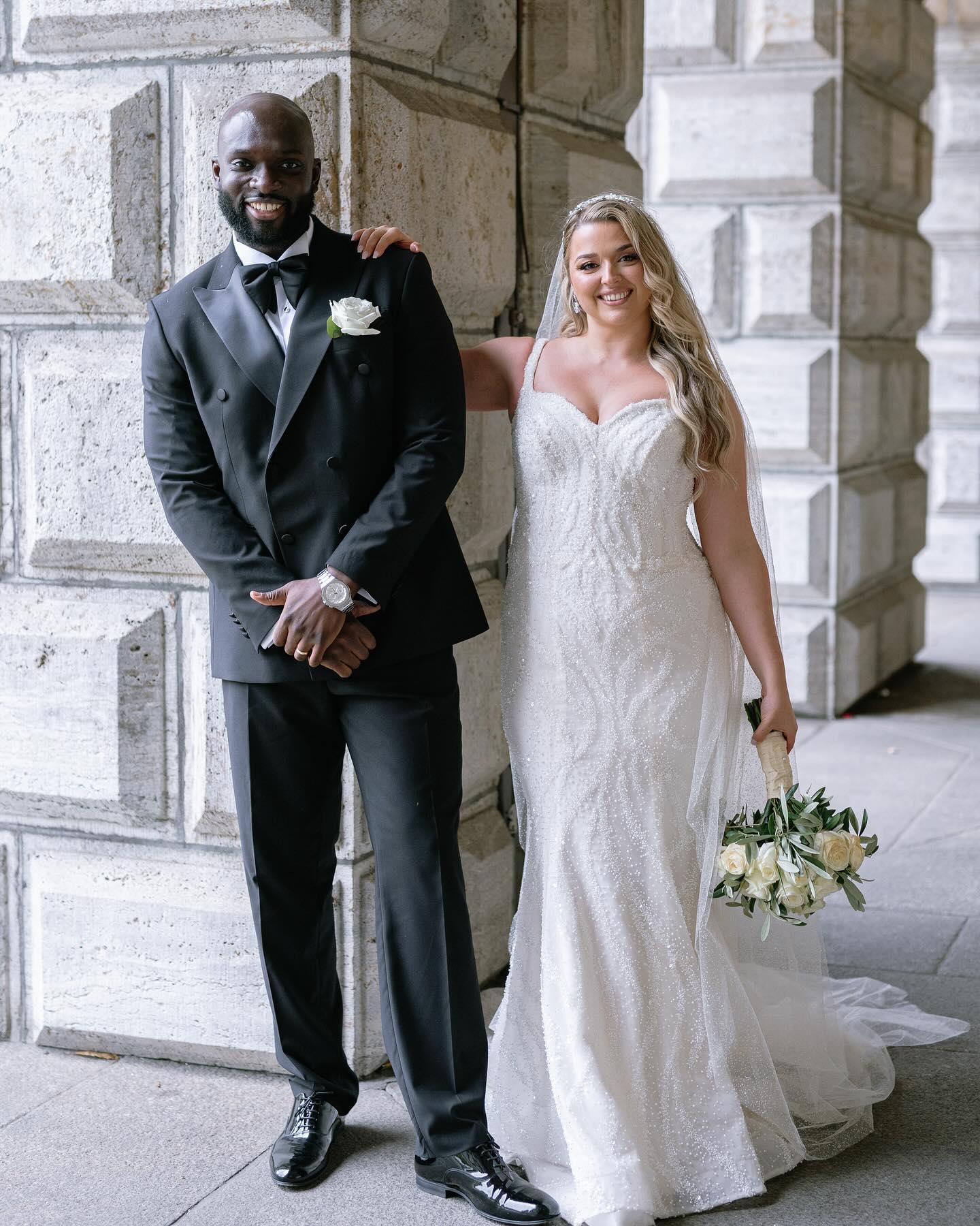 Chic White Mermaid Sweetheart Sleeveless Beaded Sequined Long Wedding Dress